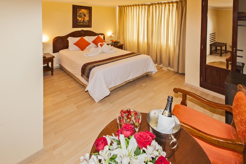 Hotel Agustos กุสโก ภายนอก รูปภาพ